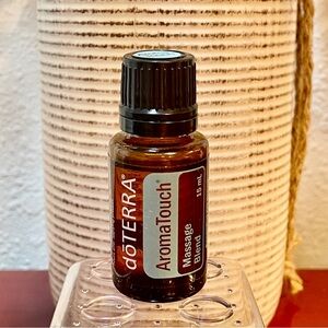 NEW DōTERRA AromaTouch Blend - NEW
15 ml unopened bottle
Exp 2026